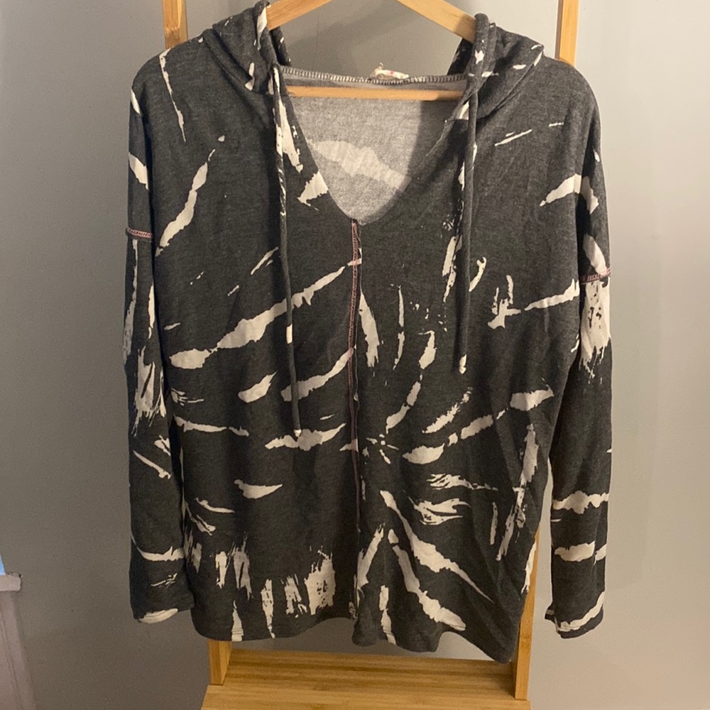 Hooded shirt